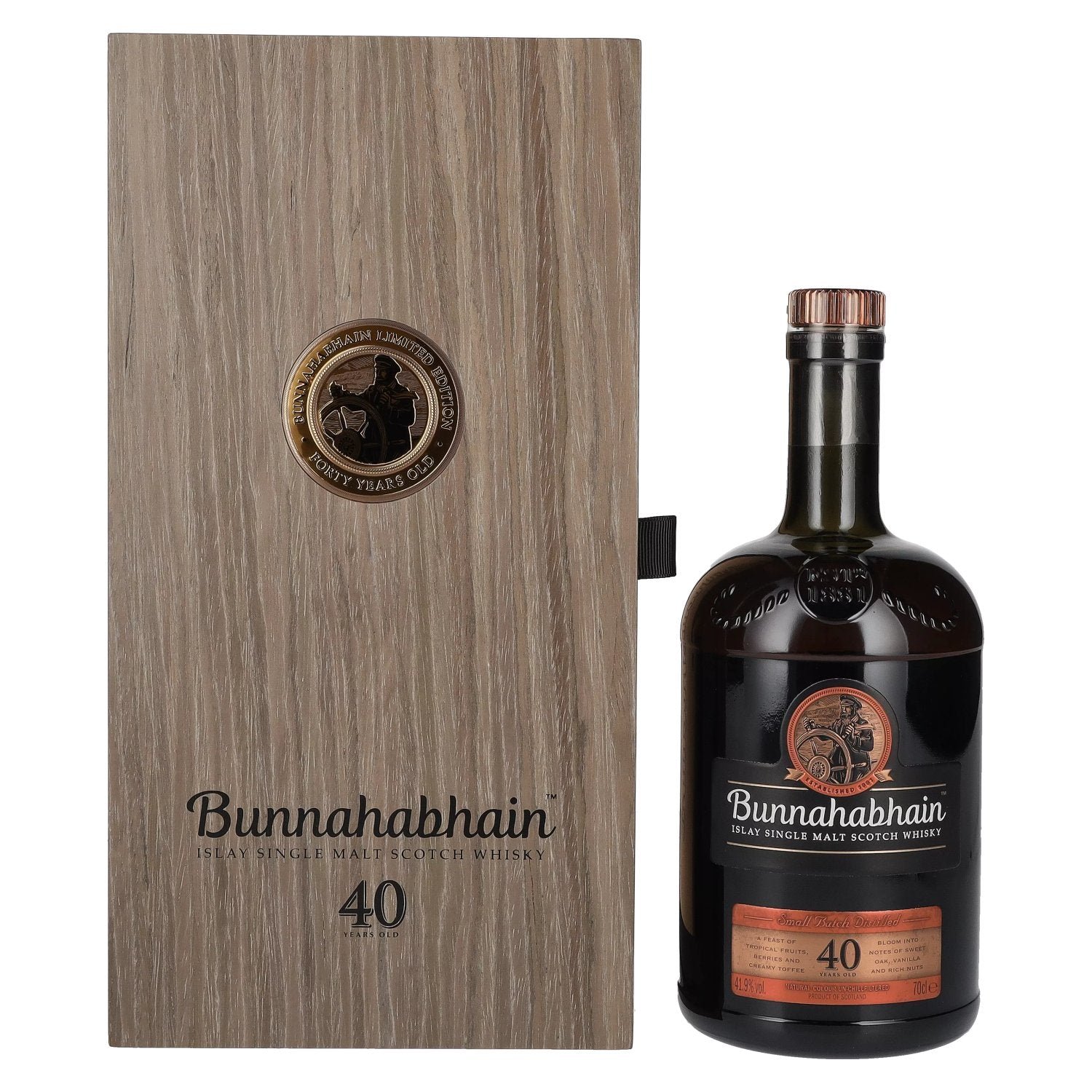 f8e0a256c365bae735a37474138a3a44cf4c7da5841e02ff00fe5b40545a714b.jpg Bunnahabhain 40 Years Old Limited Edition 41,9% Vol. 0,7l in wooden box - Image 1